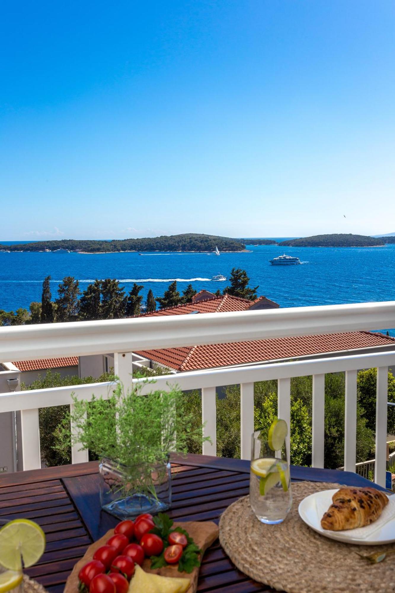 Tia Hvar Top View Apartment Hvar Town Buitenkant foto