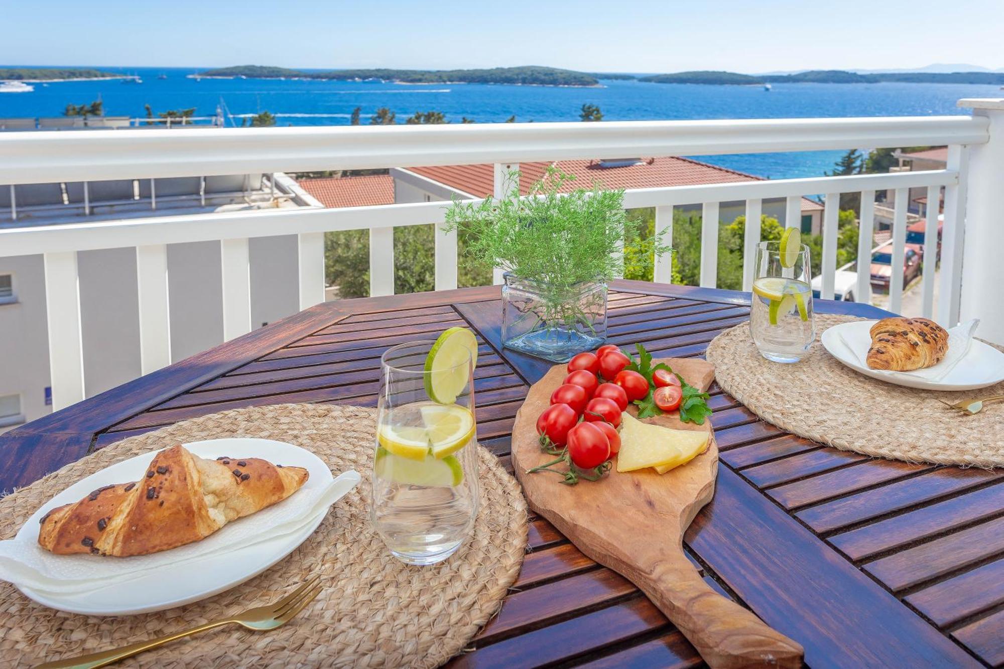 Tia Hvar Top View Apartment Hvar Town Buitenkant foto